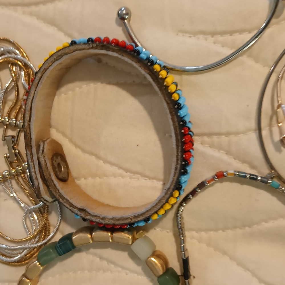 Elegant Multicolor Women's Bracelet Set - Picture 3 of 5